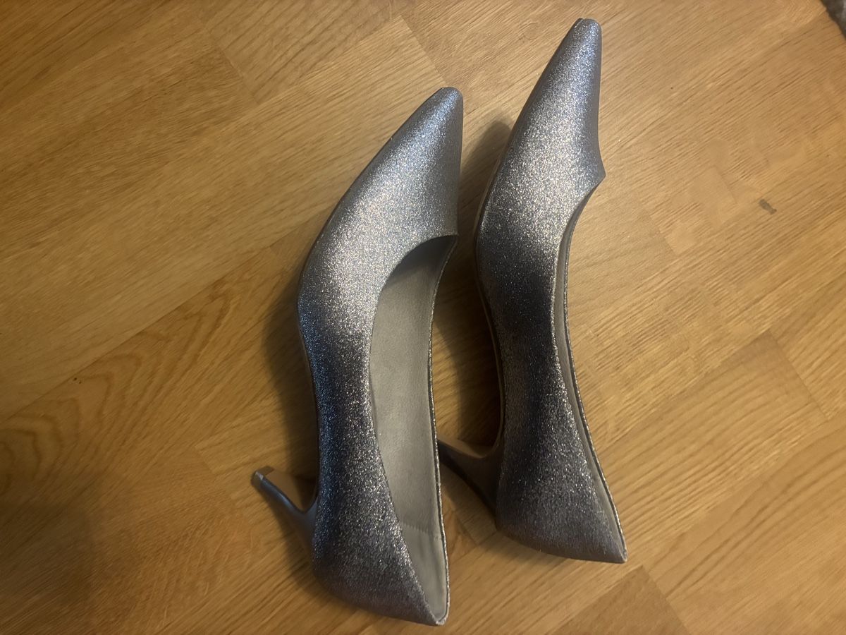 Tamaris Scarpe da donna: Tamaris Pumps silber Grösse 40 Glitzer – Nuovo (secondo la descrizione) da Adliswil venduto da Datty 1
