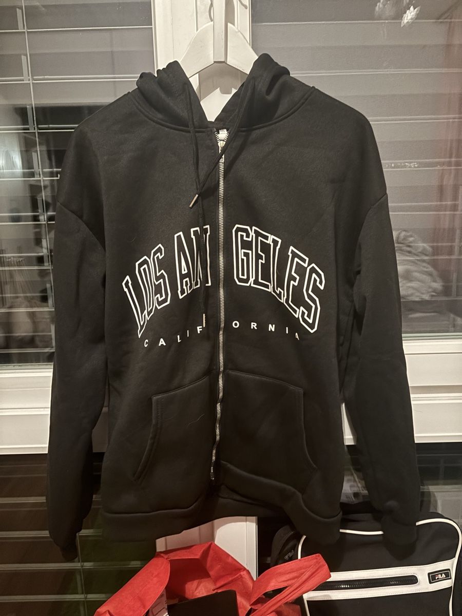 Pullover & Sweatshirts: Schwarzer hoodie – Gebraucht aus Arbon von Ursula_566