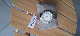 Damenuhr Guess silberfarben mit Strass originalverpackt