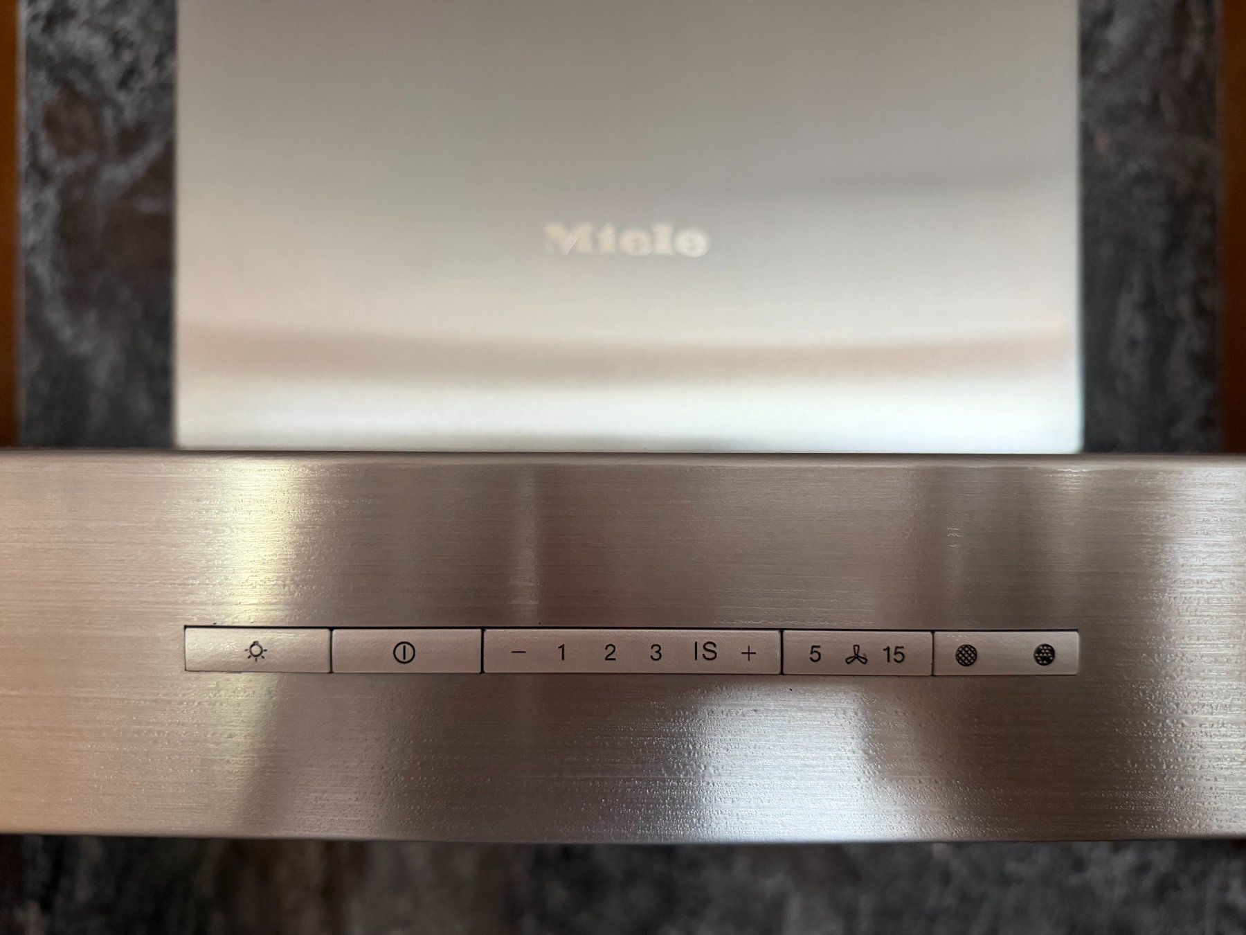 Miele Cappe di aspirazione: Miele Hotte aspirante DA 6596 – Usato da Veyras venduto da ct56 4
