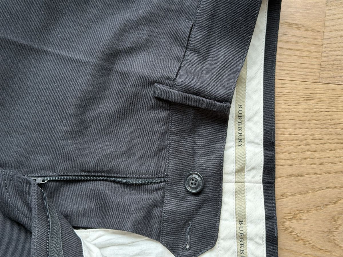 Burberry Pantaloni: Burberry black pants size 44 – Usato da Zürich venduto da dav_ylk6 5