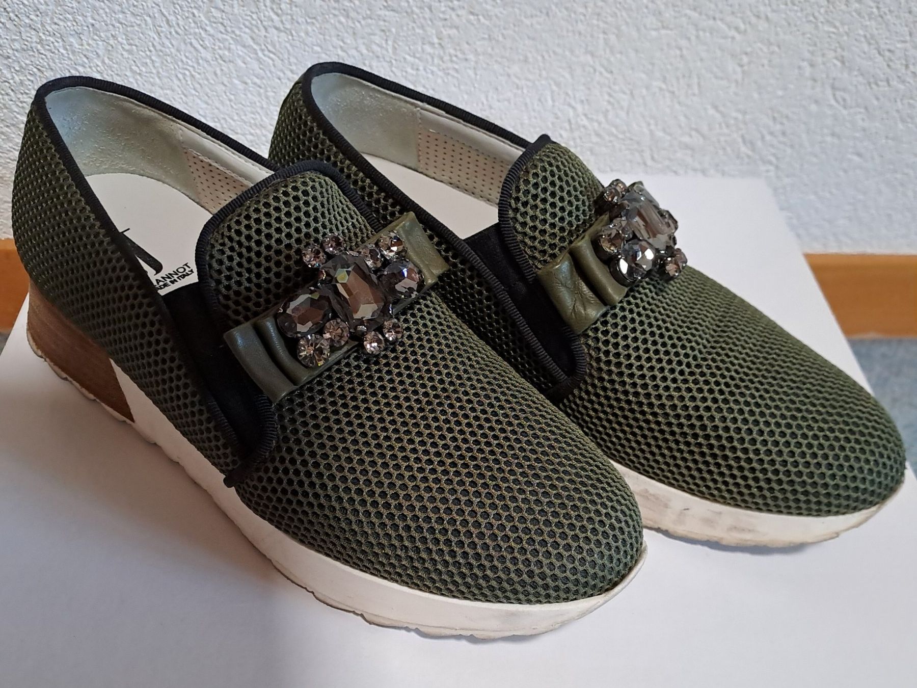 Scarpe da donna: Damen Slipper, Marke JEANNOT, Gr. 39, NP 229.-- – Usato da Frauenfeld venduto da Andadaa 1