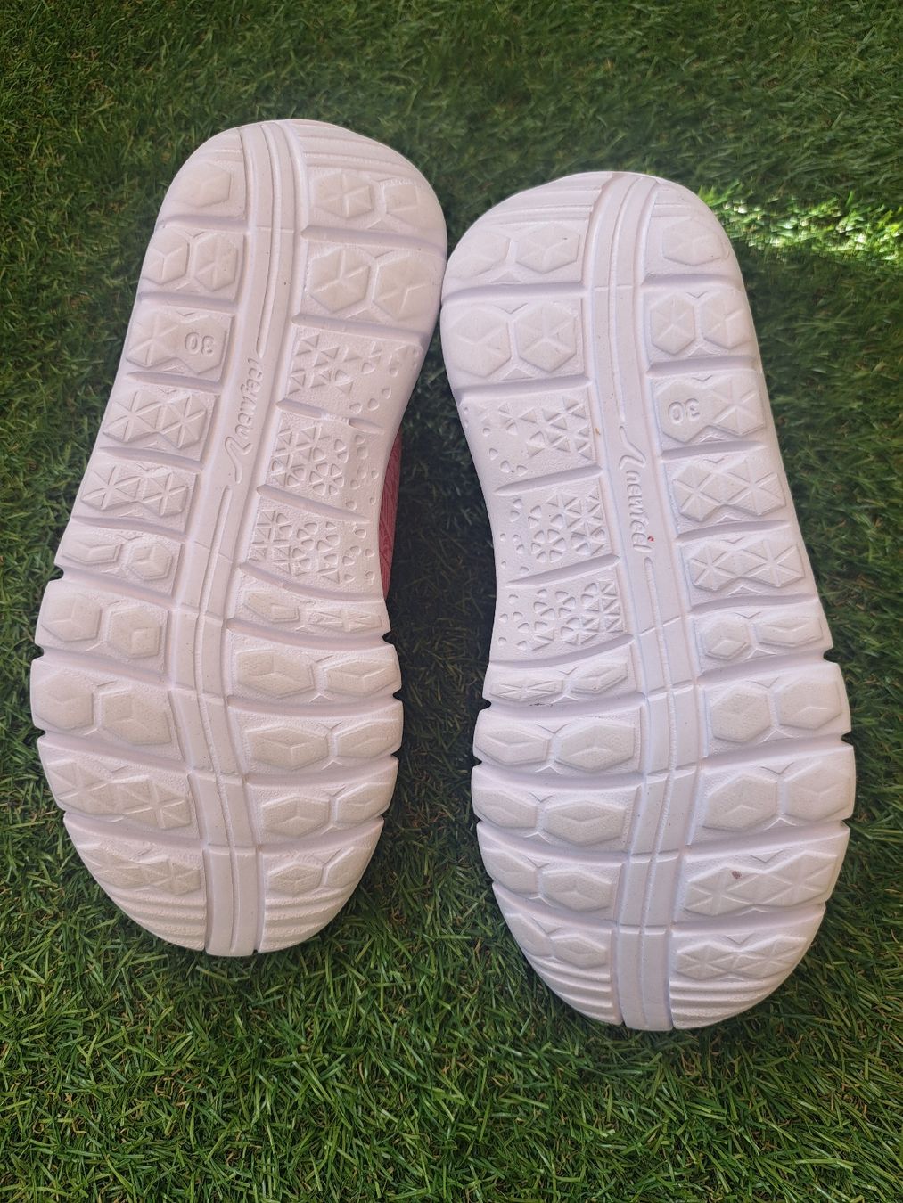 Decathlon Chaussures filles: Turnschuhe, Gr.30 – D'occasion à Seuzach par nadine.baur84 4
