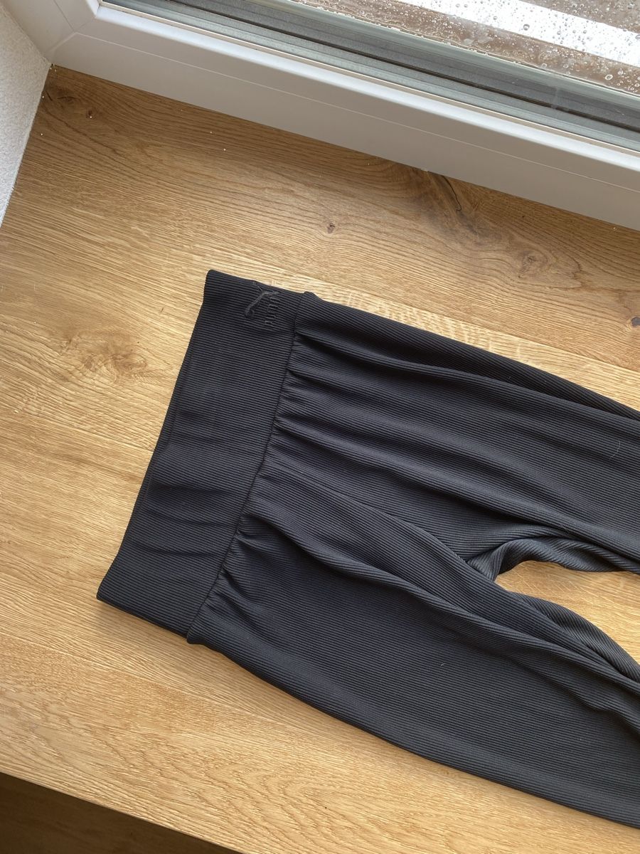 Leggings: PUMA Yogapants, schwarz gerippt, M – Usato da Willerzell venduto da sandiesch