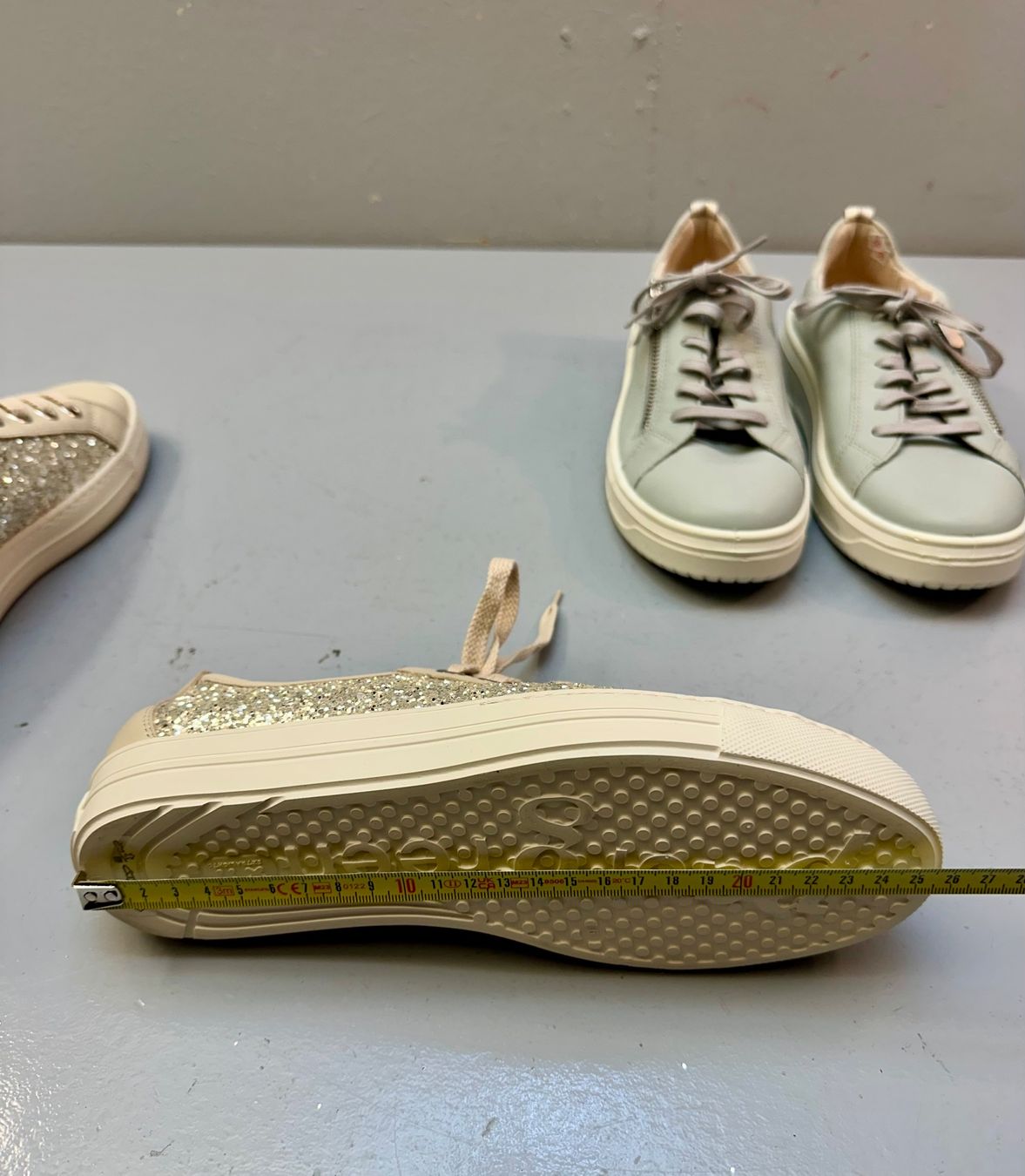 Chaussures femmes: 2x DAMENSCHUHE GR 39 AB 1.- !!! – D'occasion à Zürich par NIKI777 5