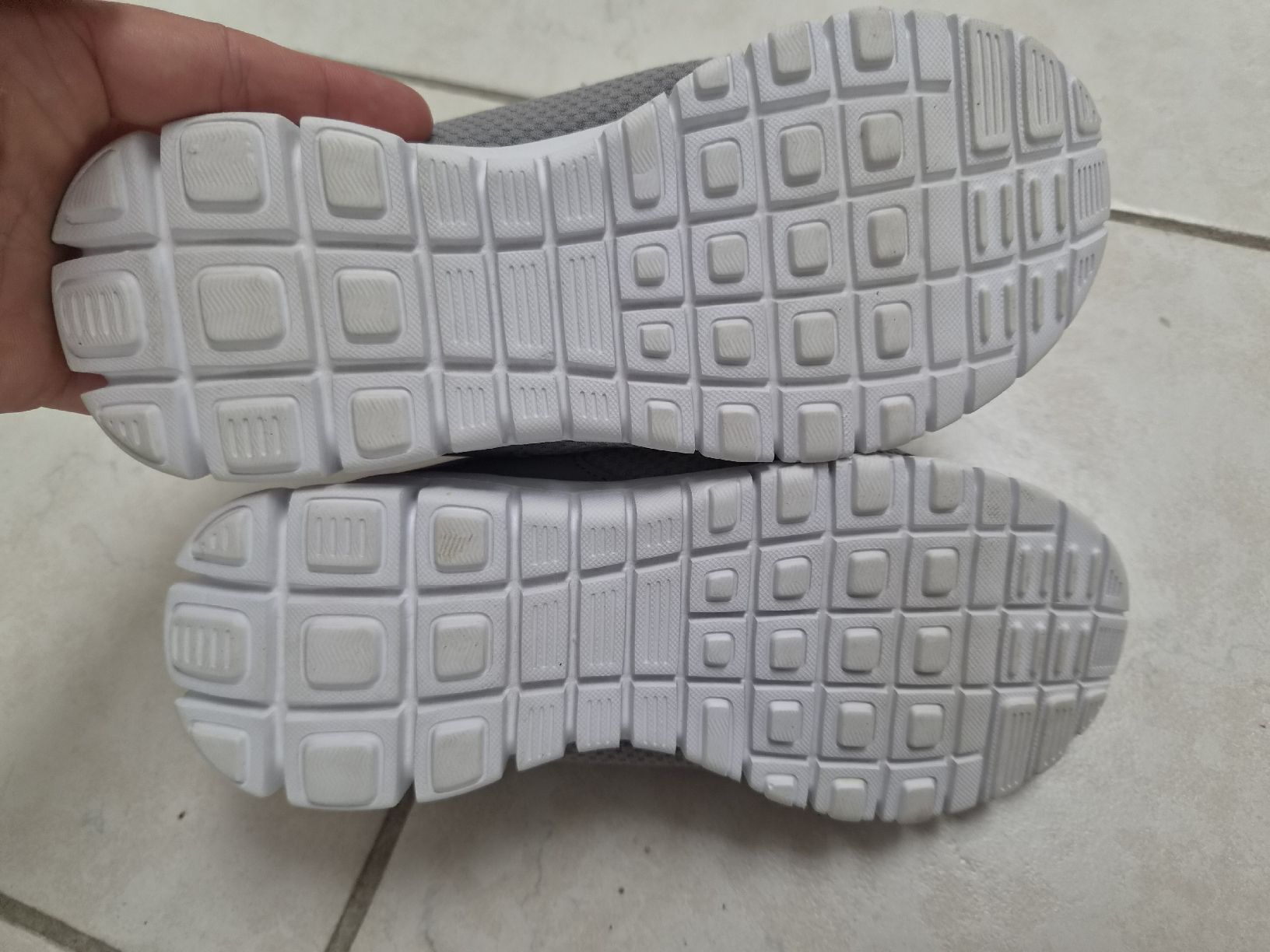 Schuhe für Jungen: Turnschuhe super Zustand gr. 34 – Gebraucht aus Münsingen von lishalina 1