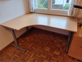Eckschreibtisch