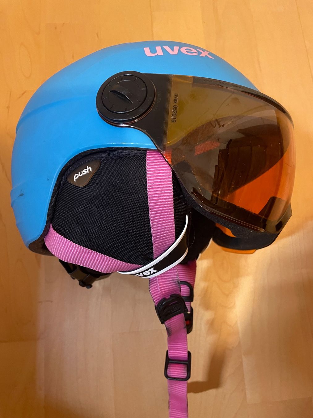 Uvex Caschi: 46-52 Uvex Kinder Skihelm mit Visier hellblau unfallfrei – Usato da Winterthur venduto da calbecht 1