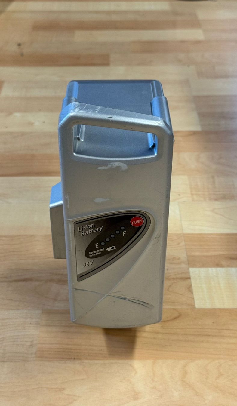 Flyer Batteries: Flyer NKY352B2 36V/12Ah/432Wh – Défectueux à Aristau par SwissVolts_Akkus 1