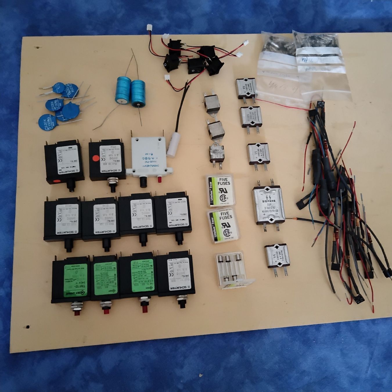 Componenti elettronici: 1Lot Diverses Elektromaterial – Nuovo (secondo la descrizione) da Bad Ragaz venduto da Pizalun 4