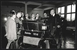 Fotografie Eduard Kargl im Auto Daimler 