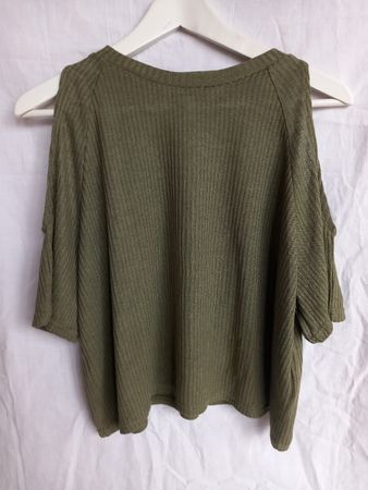 T-shirt côtelé kaki à épaules dénudées