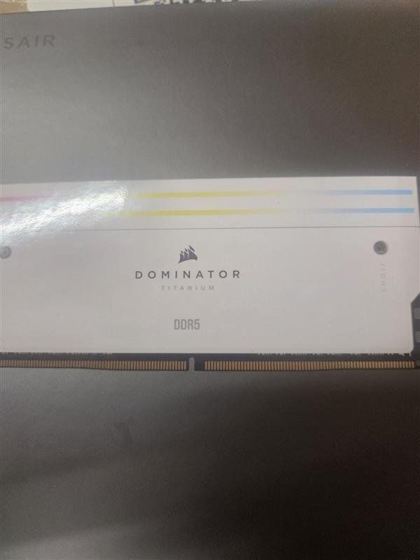 Memoria / RAM: CORSAIR DOMINATOR TITANIUM RGB 32GB 2x – Nuovo e nell'imballaggio originale da Gossau ZH venduto da OrderflowAG