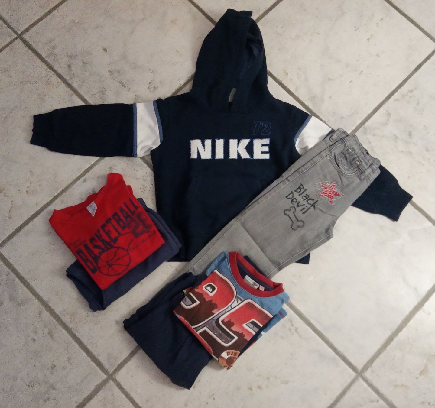 Lotti & Set di vestiti: Kleiderpaket Jungen Größe 110 – Usato da Chur venduto da Rodanisa