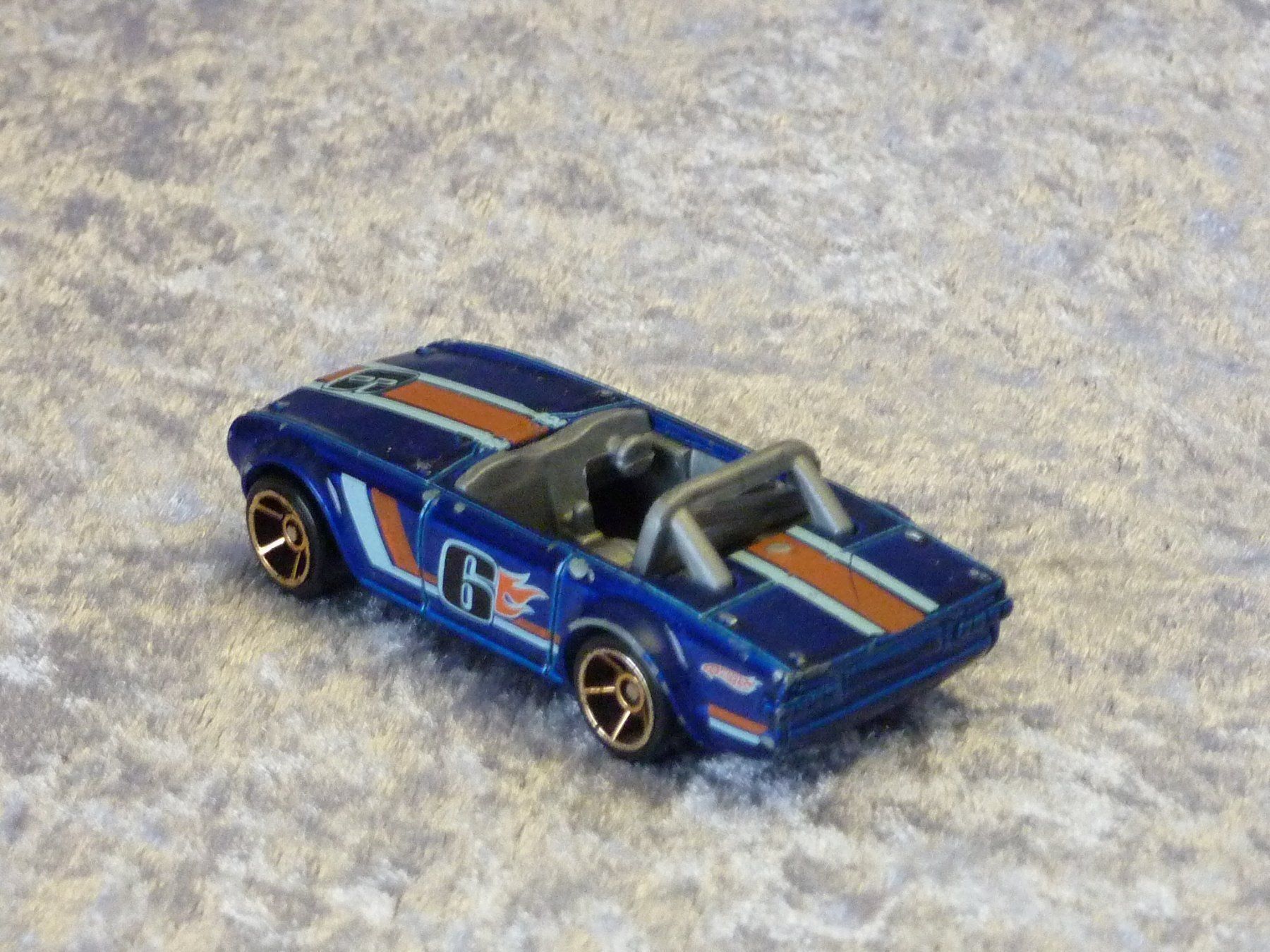 Hot Wheels Modellini d'auto: Triumph TR6  1:64 – Usato da Dürrenäsch venduto da modellautos4you 1