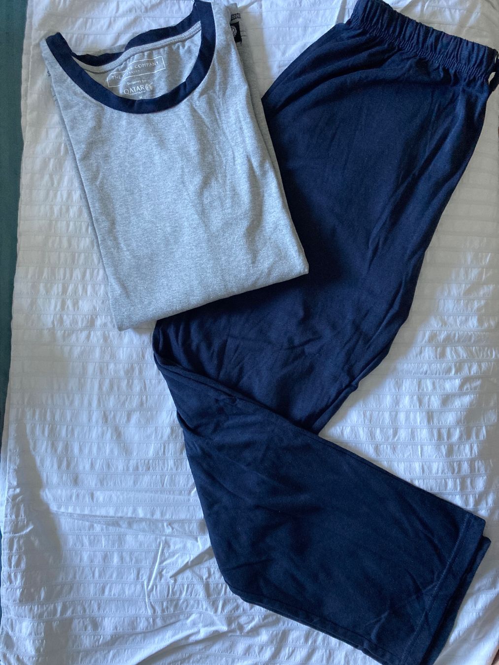 Pyjamas: Pyjama Qatar Airways - Taille M – Gebraucht aus Genthod von daz_world