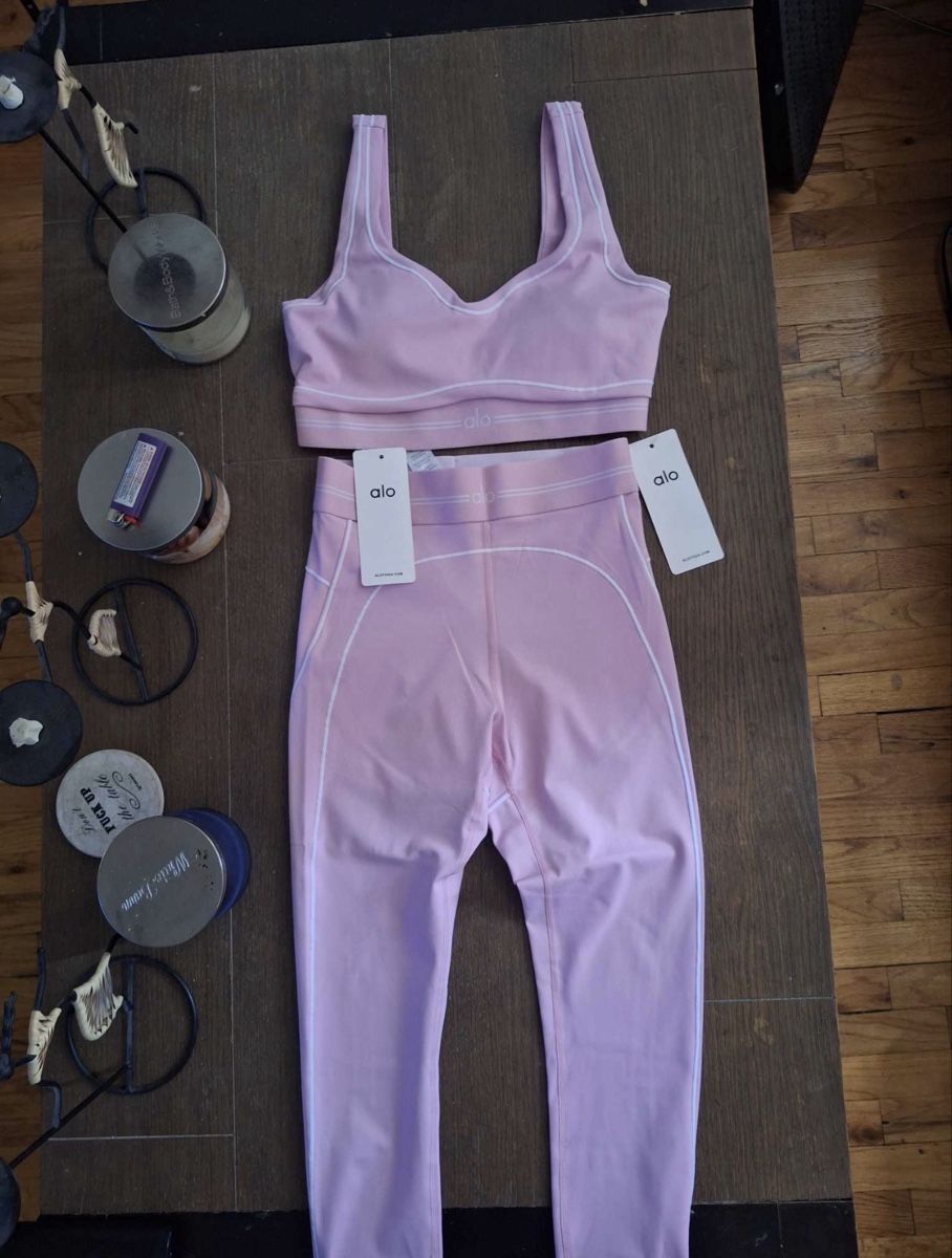 Alo Yoga Lots de vêtements: Ensemble sport ALO – Neuf (Voir description) à Neuchâtel par xiao_bei