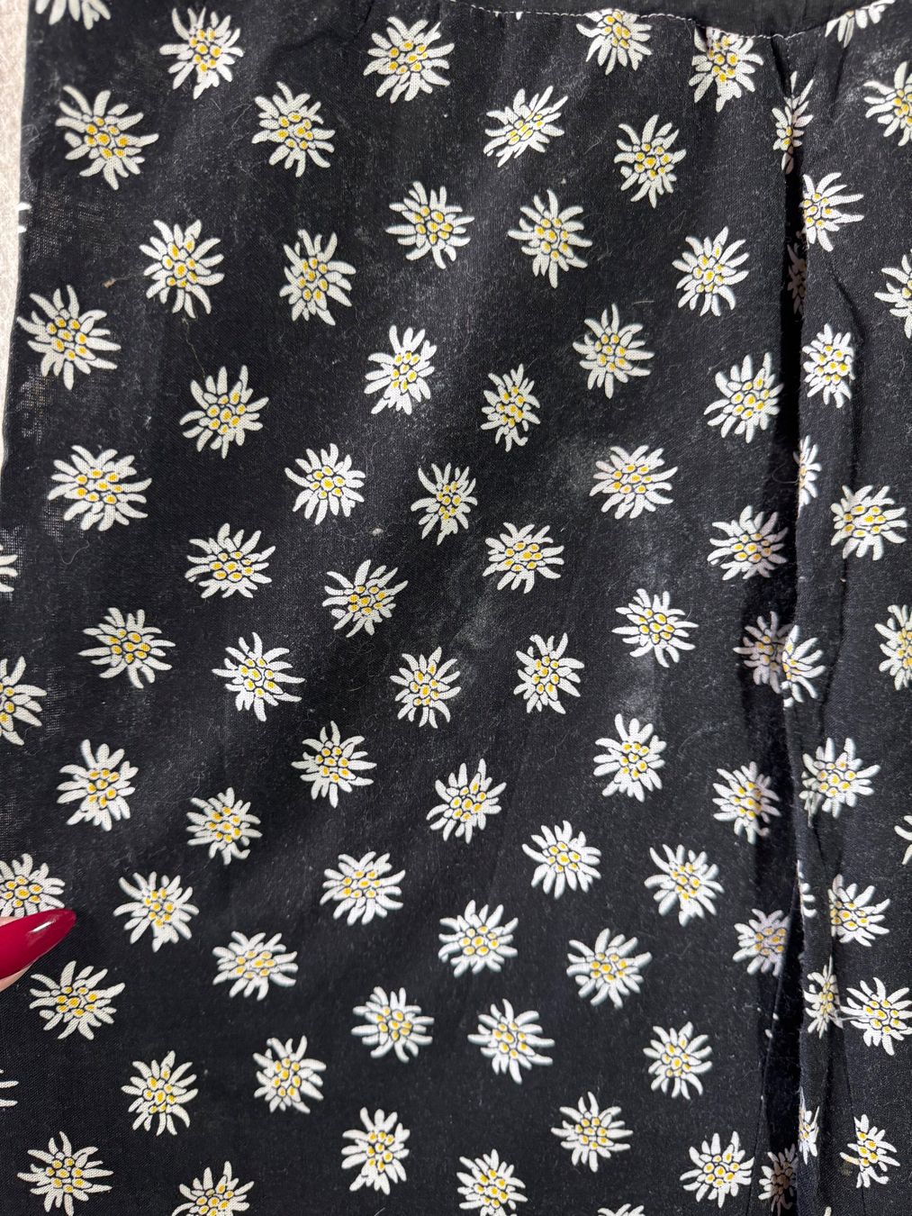 C&A Pantaloni: Stoffhose mit Edelweiss von C&A Gr. S – Usato da Grosswangen venduto da SALE_SALE_SALE 1