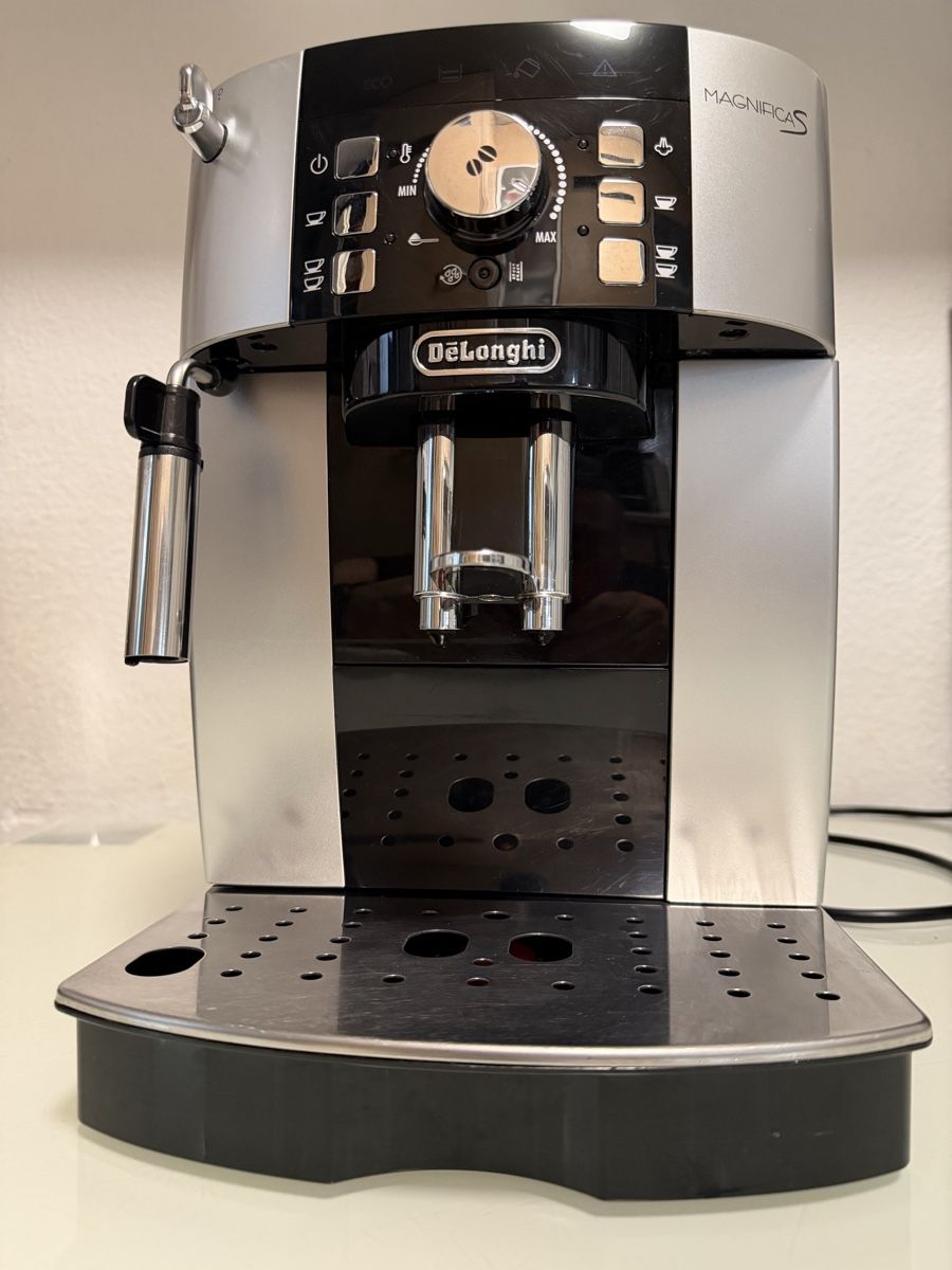 De'Longhi Macchine per caffè & Macchine per espresso: De‘Longhi Magnifica S – Usato da Landquart venduto da nnf_hj8k