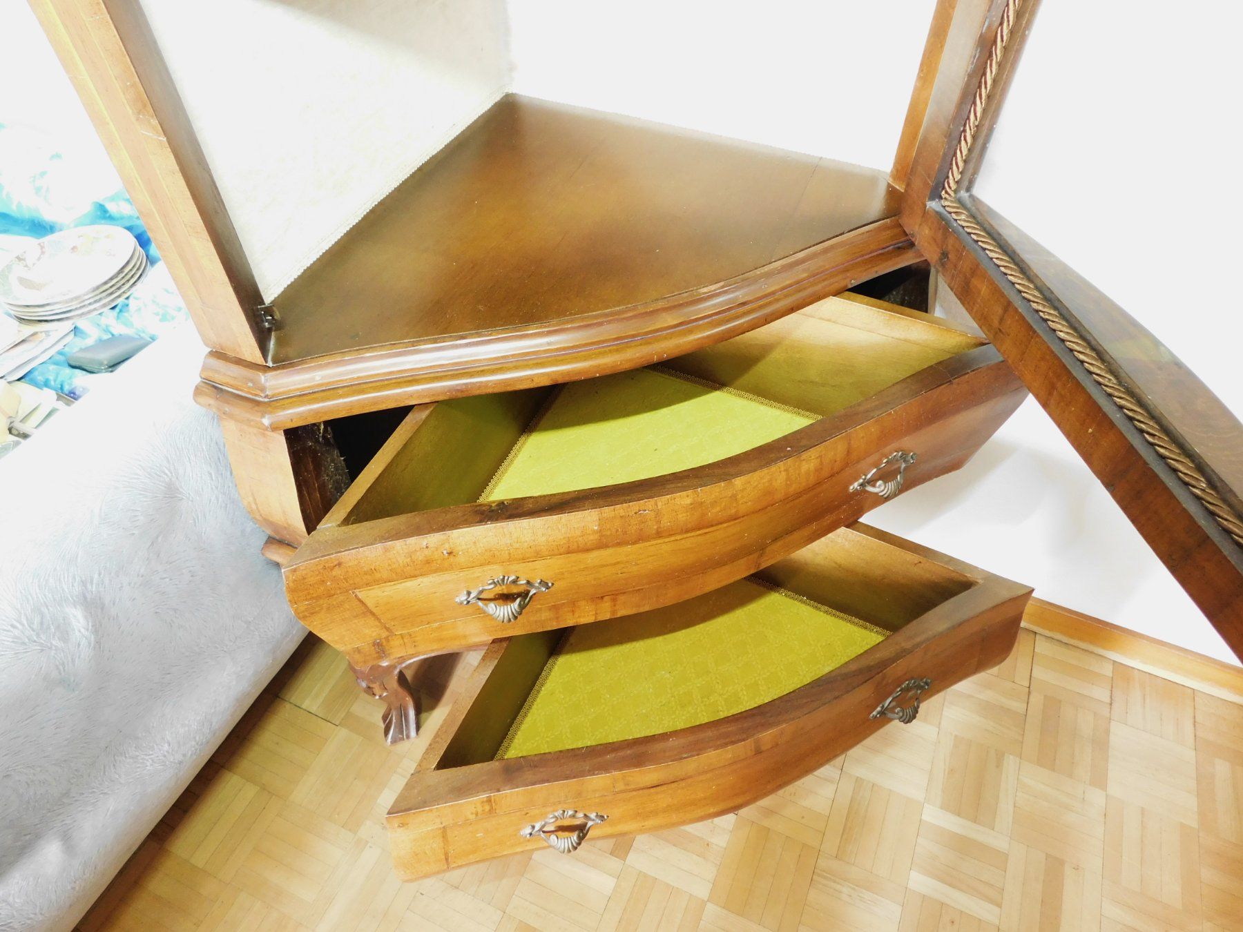 Vetrine: Antiker Eckregal Schrank Vitrine Barock Stil Nussbaum – Usato da Emmenbrücke venduto da Ulisse-22 4