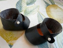1 Paar Puppenschuhe, schwarze Schuhe, Knopf,  4.7 - 5.2 cm
