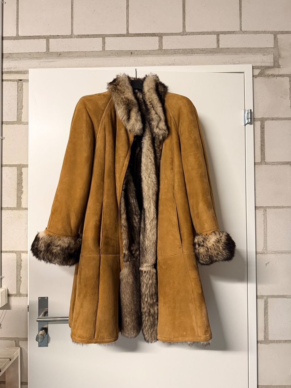 Cappotti: Cappotto in pelle scamosciata e pelliccia 44 – Usato da Liestal venduto da HAELV