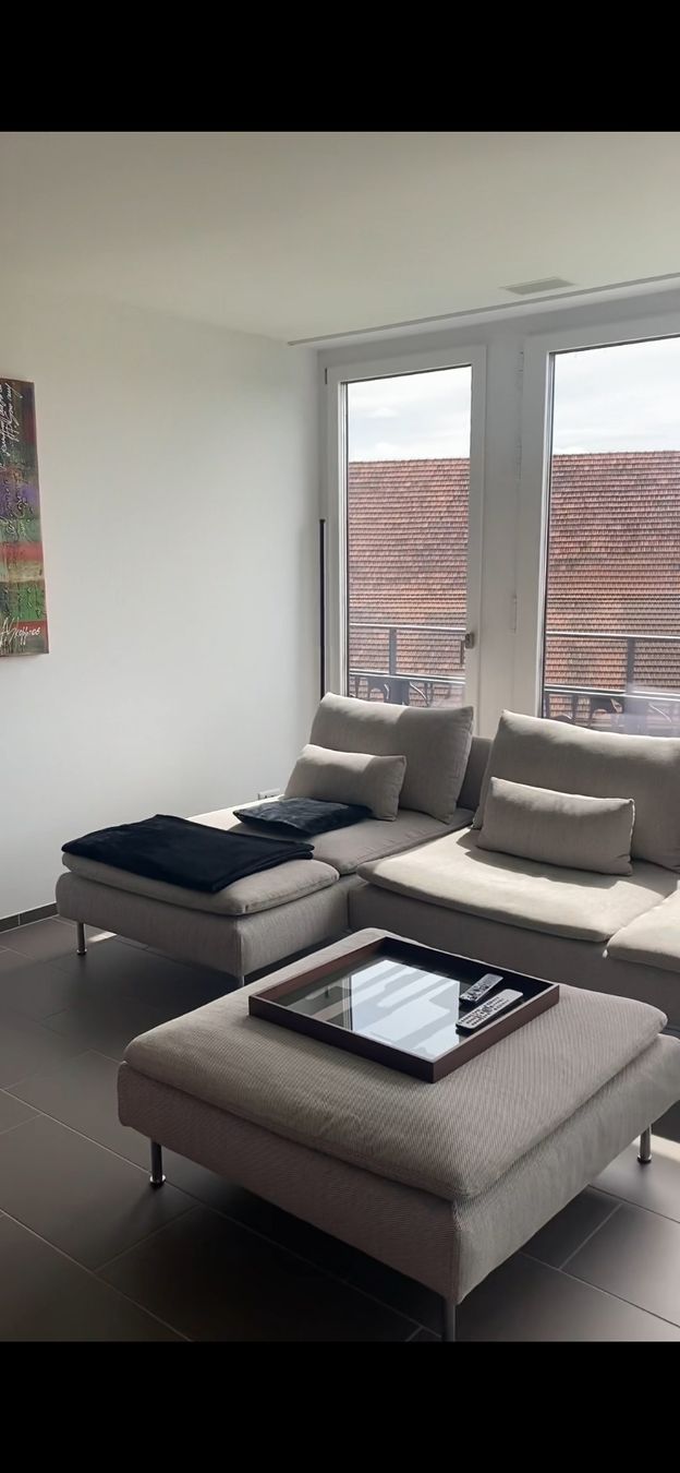 Ikea Divani: Wohnlandschaft hellgrau mit Hocker guter Zustand – Usato da Zürich venduto da esk_6ymz