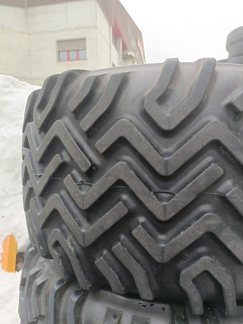 Pneumatici & Ruote complete: Terrareifen Allground BKT 440/50R17 – Usato da Appenzell venduto da surum 1