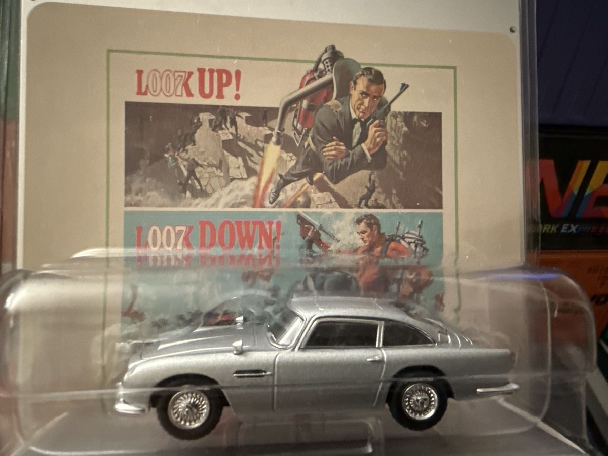 Aston Martin Modellautos: Mini GT Aston Martin DB5 Thunderball 007 Neu – Neu und originalverpackt aus Basel von Zomeg 1