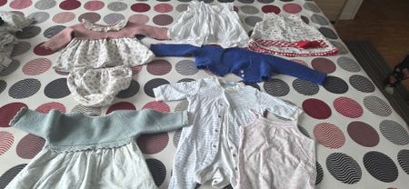 Babykleidung in gutem Zustand. Grösse 0–3 Monate.