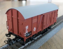 brauner, geschlossener DB-Güterwagen, Schiebetüren; neu