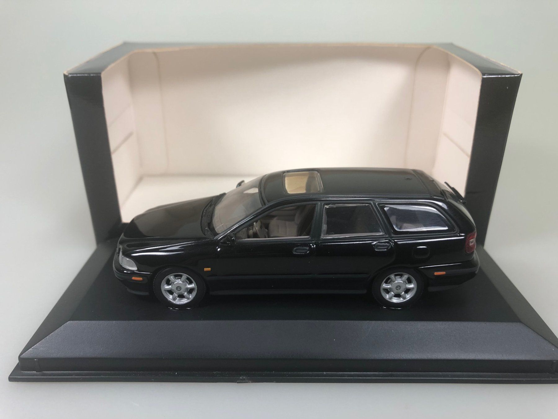 Volvo Modellini d'auto: Volvo V40 - Minichamps - 1:43 – Usato da Widen venduto da Himan 2
