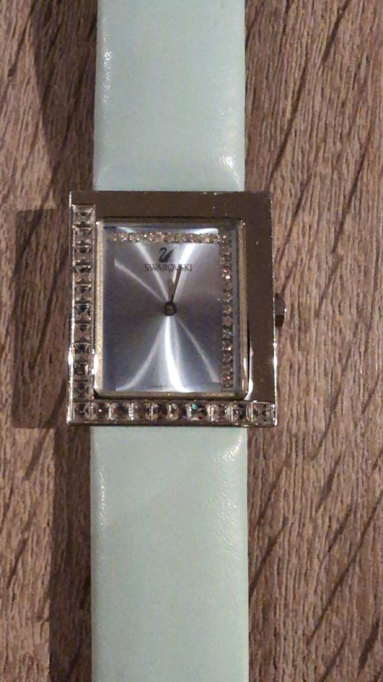 Swarovski Uhren: Swarovski Damenuhr mit hellblauem Lederarmband – Gebraucht aus Rorschach von Obi-Wan85