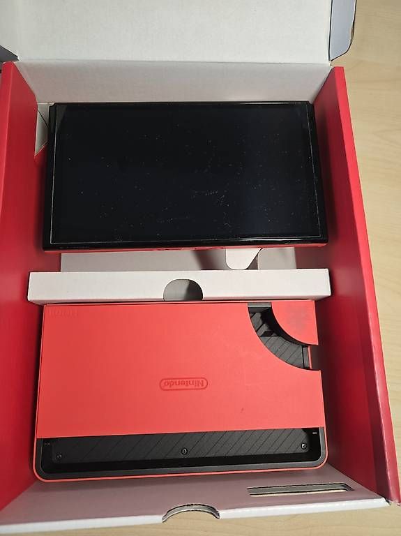Konsolen: Nintendo Switch (OLED-Modell) Mario Red Edition + Spiel  – Gebraucht aus Goldau von cer_lg56 1