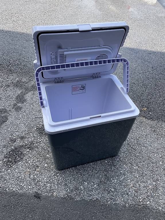 Frigoriferi & Refrigeratori: Glacière électrique 24 l – Usato da Chermignon-Bas venduto da Cnanch