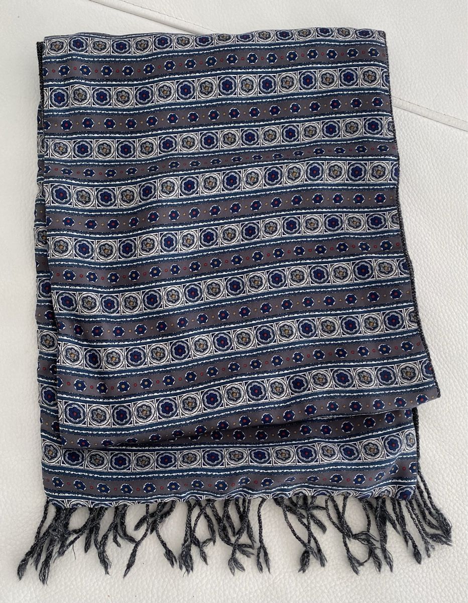 Foulards & écharpes: Schal aus wolle / Seide – D'occasion à Opfikon par Luis144 9
