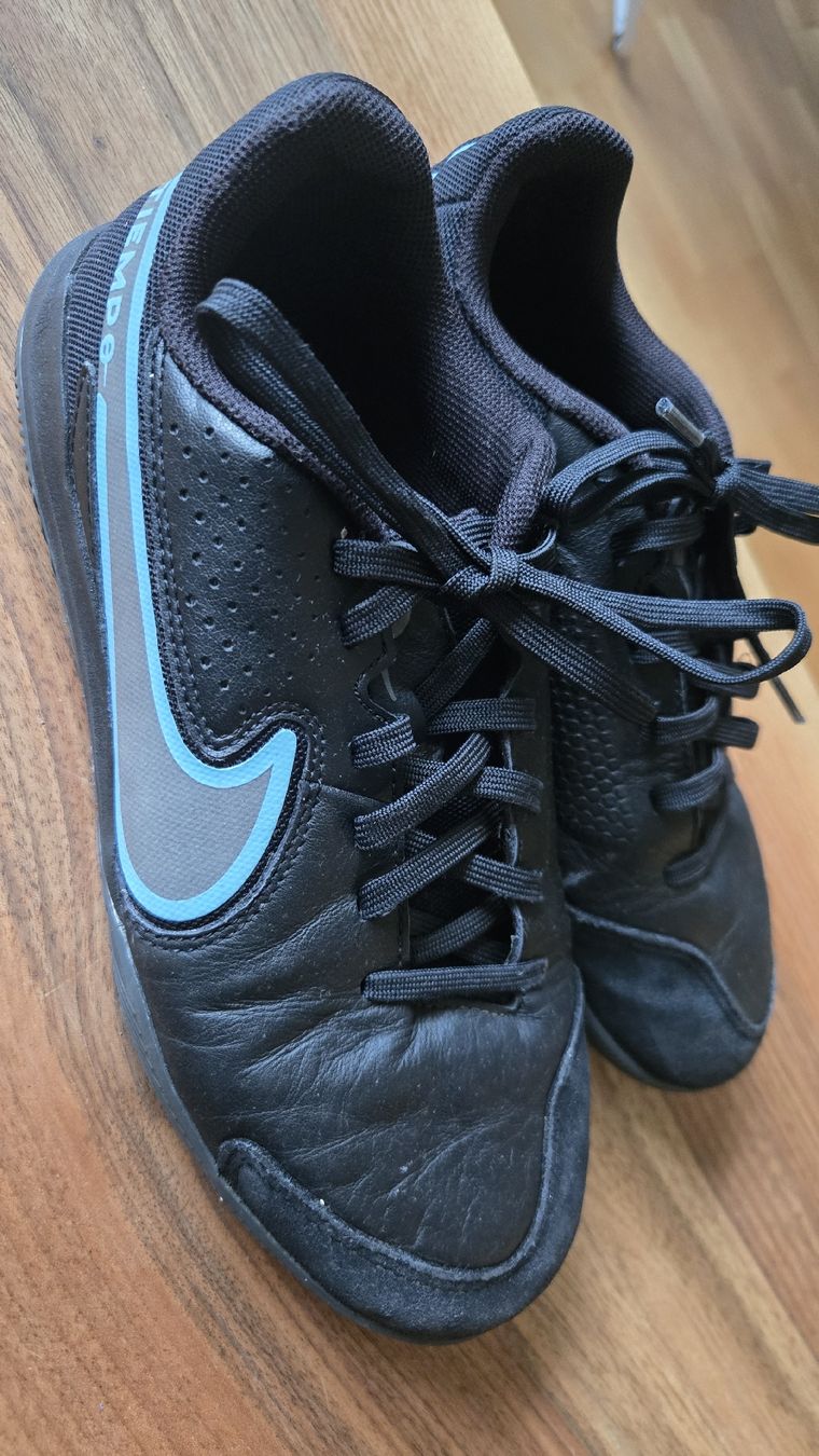 Nike Scarpe per ragazzi: Nike Hallenschuhe gr.36.5 – Usato da Zürich venduto da Deesay 2