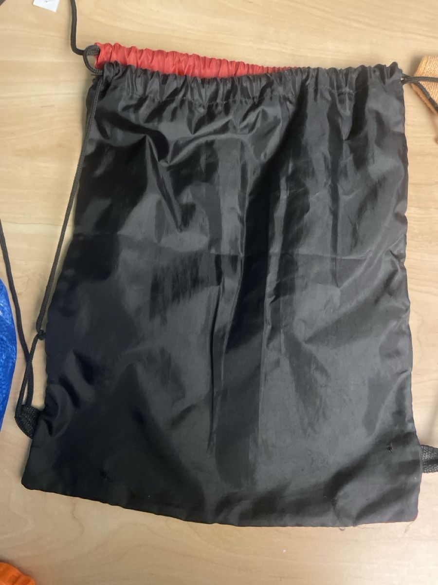 Puma Borse & Zaini: Puma Sport Beutel rot schwarz  – Usato da Obergerlafingen venduto da cabo4 1