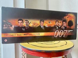 20 VHS collector James Bond 007 + posters et autres bonus