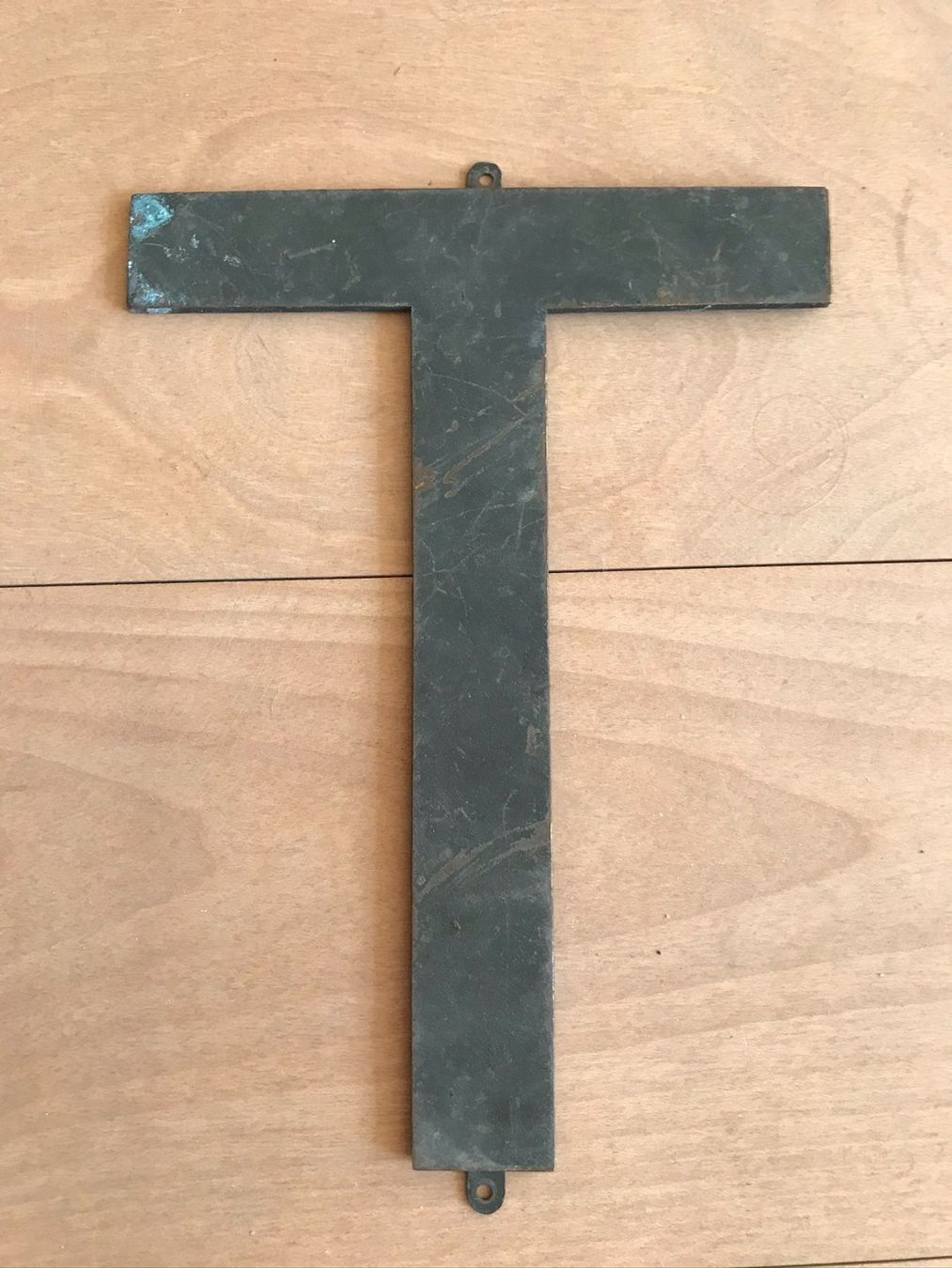 Tutte le decorazioni: Alter Fassadebuchstaben T / Buchstabe – Usato da Steffisburg venduto da Reitschel5