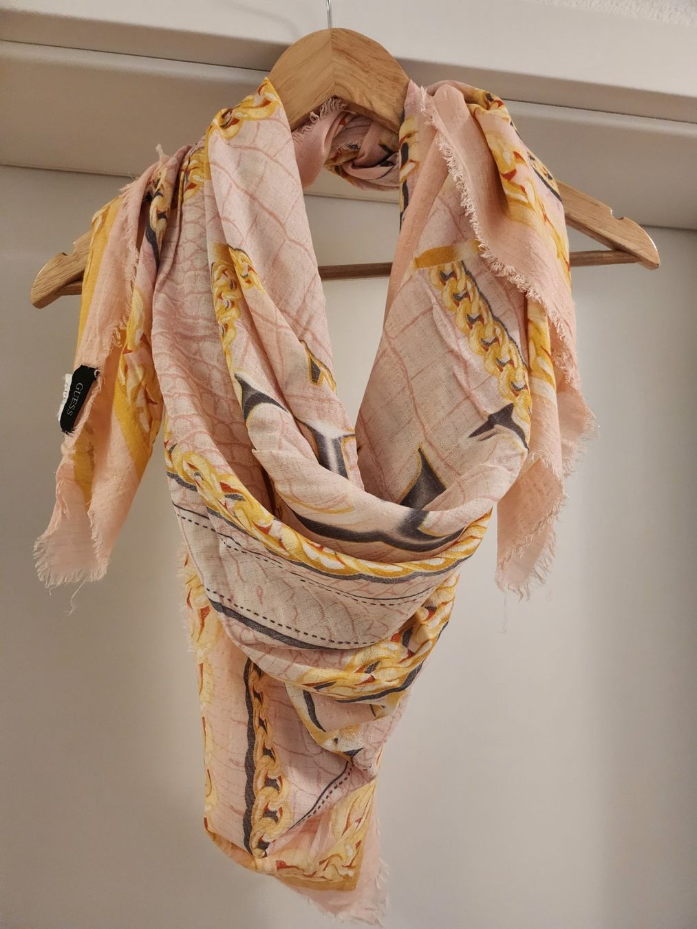 Guess Foulard & Sciarpe: Guess Foulard – Usato da Kefikon TG venduto da Livline 3