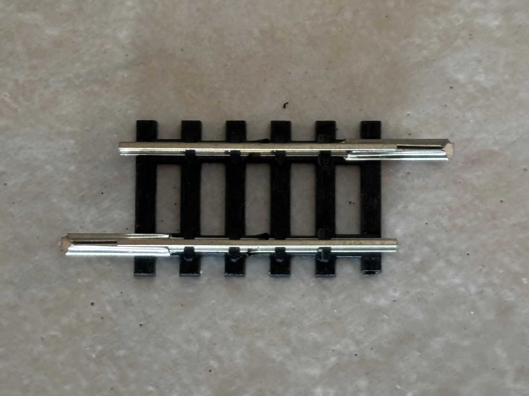 Trix Modellini di ferrovie: Minitrix 14908 Gerade Schiene 27.9 mm – Usato da Hauterive NE venduto da eriamch