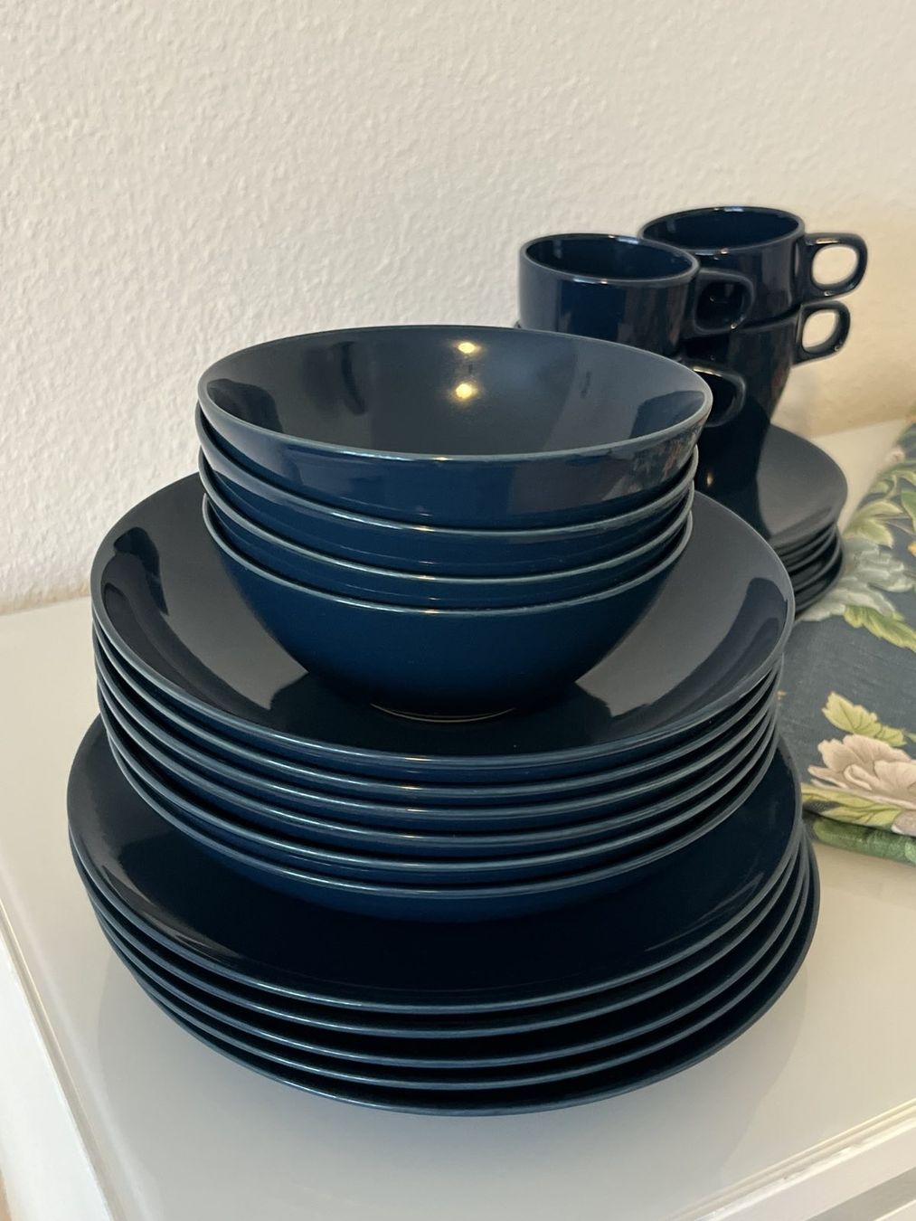 Ikea Set di piatti: Geschirrset und Tischdecke – Usato da Basel venduto da M.M_ 3