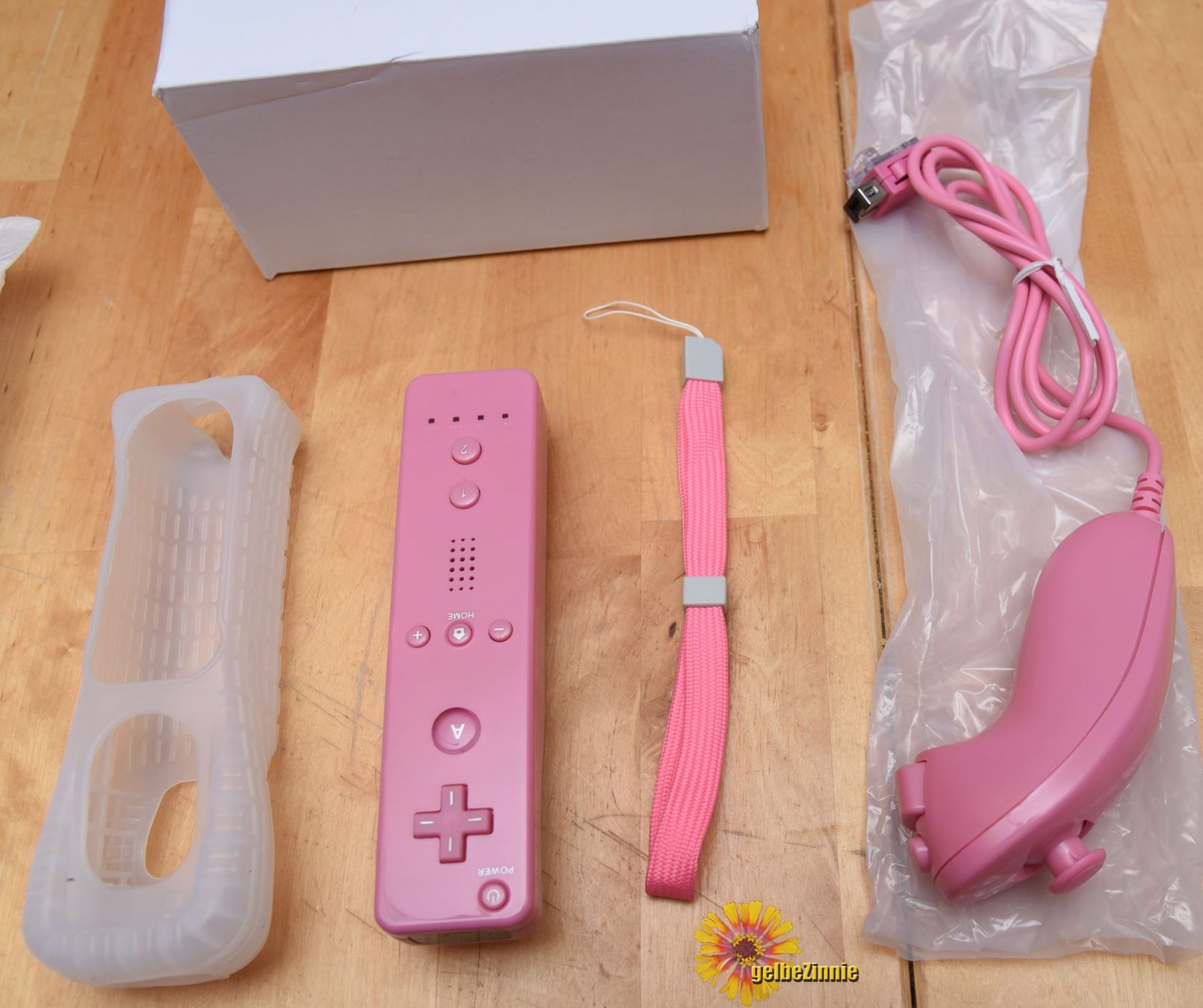 Controller: Wii Controller Pink mit Nunchuk (NEU) – Nuovo (secondo la descrizione) da Frenkendorf venduto da gelbeZinnie 1