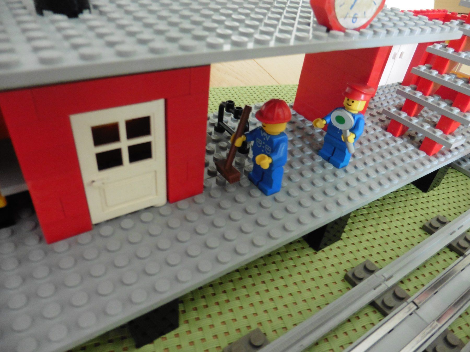 Lego Kit di costruzioni: Lego 7822 Bahnhof 12 V Eisenbahn – Usato da Kaltbrunn venduto da sigale 2
