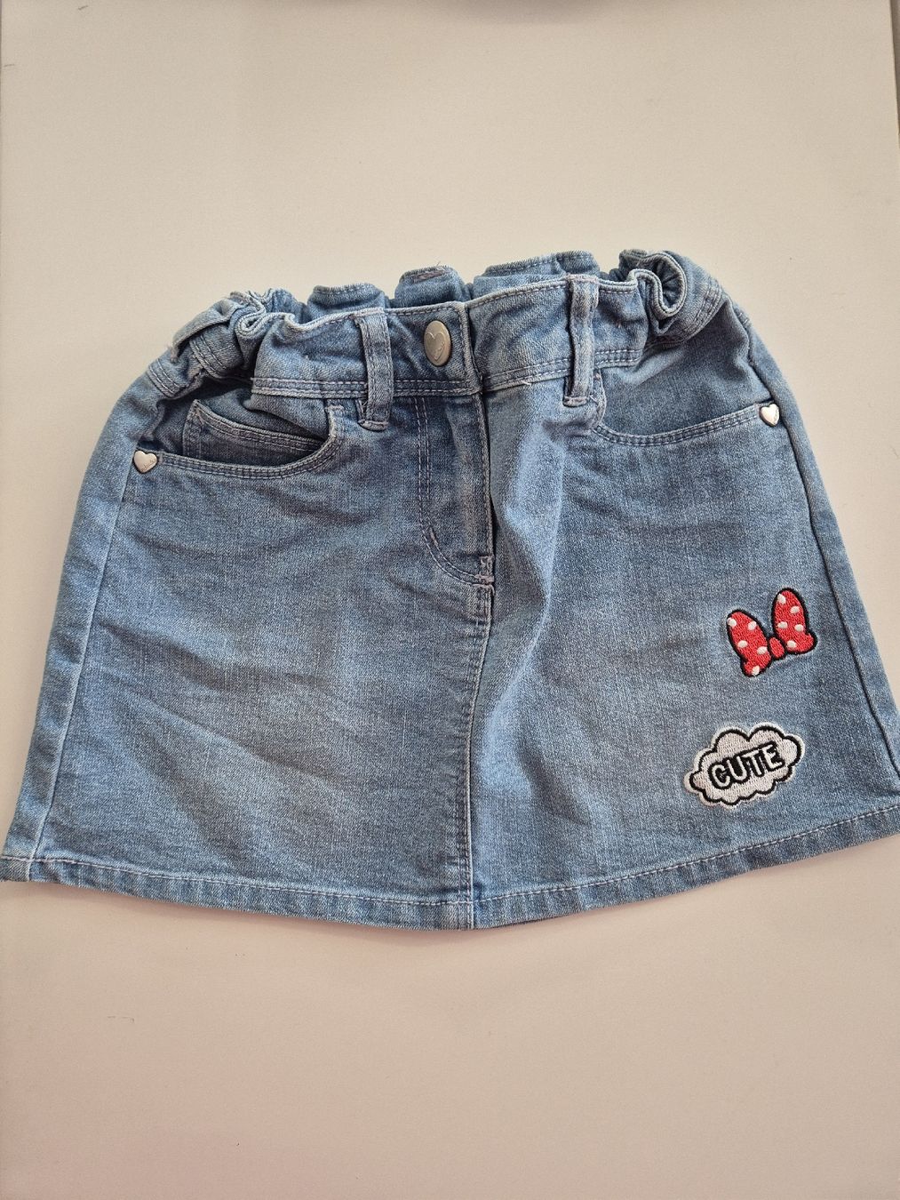 C&A Vestiti & Gonne: Süsser Jeansrock Gr. 104 – Usato da Wichtrach venduto da kne_62tl