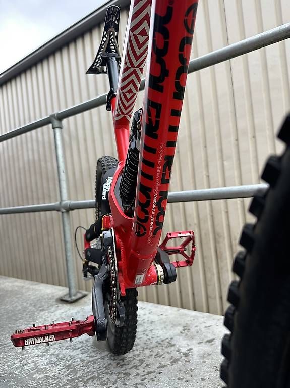 Commencal Biciclette: Commemcal SUPREME V2 Downhill Bike – Usato da Zeiningen venduto da luc_z8vd 4