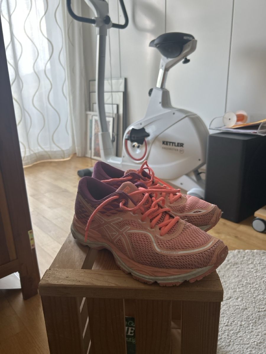 Asics Scarpe da donna: Asics Gel-Cumulus 19 Laufschuhe – Usato da Kehrsatz venduto da Sar_2p97