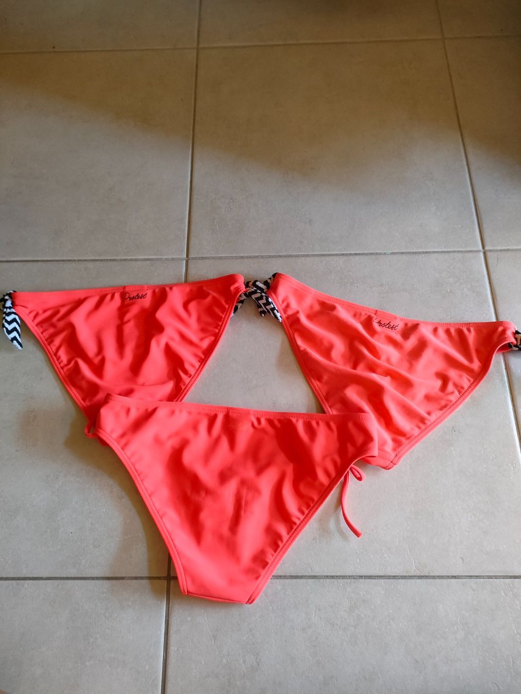 Protest Badekleider & Bikinis: Bikinihose Protest Gr. 164 – Gebraucht aus Adelboden von Lammhult 1