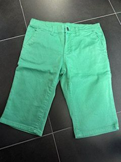 We Pantaloni: WE Shorts slim fit grün 164 – Usato da Gommiswald venduto da Anika6
